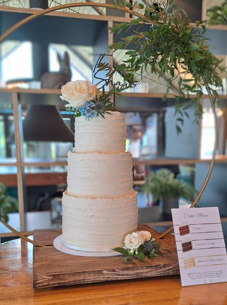 W Nicola Chris Syrencot Wedding cake
